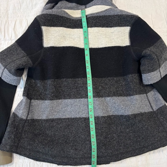 Line Blossom Wool Blend Jacket, Black Grey, Size Small, Classic Quiet Luxury - Picture 5 of 10